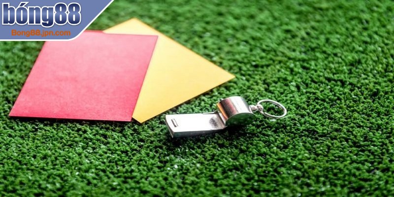 Theo quy định một cầu thủ nhận thẻ vàng thứ hai sẽ được tính là 3 thẻ